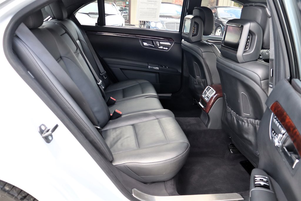 2010 Mercedes-Benz S-class - $19,995