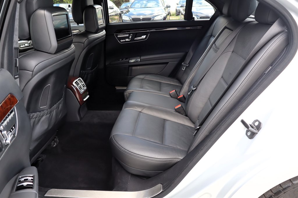2010 Mercedes-Benz S-class - $19,995