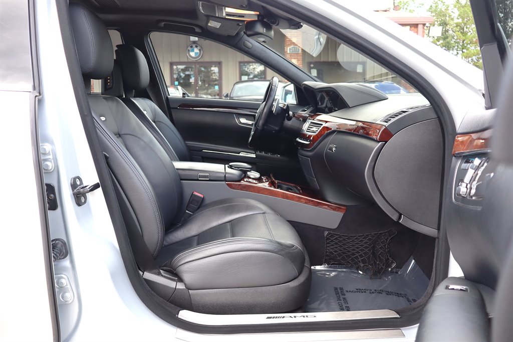 2010 Mercedes-Benz S-class - $19,995