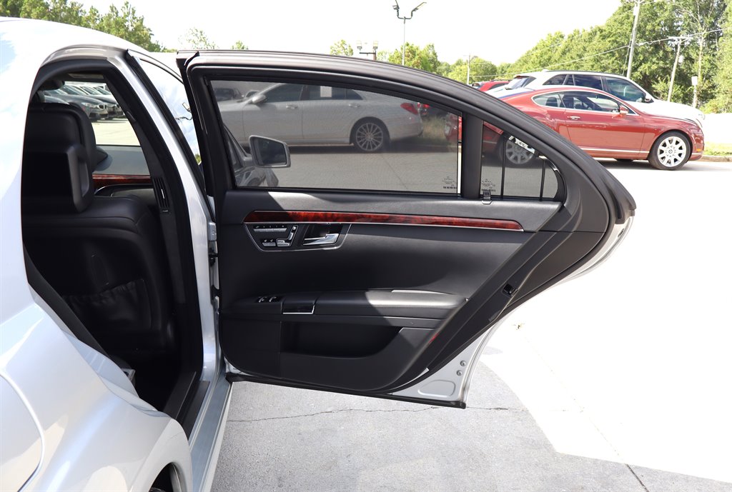 2010 Mercedes-Benz S-class - $19,995