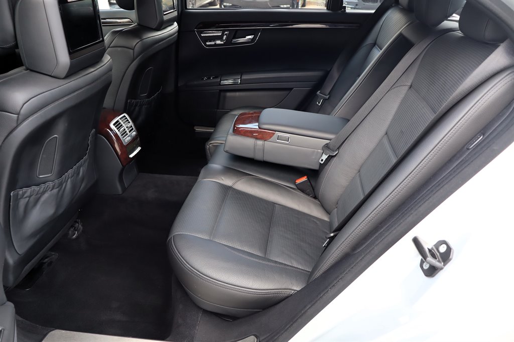 2010 Mercedes-Benz S-class - $19,995
