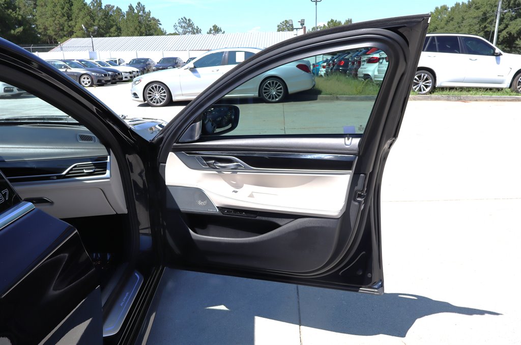 2020 BMW 750i - $44,995