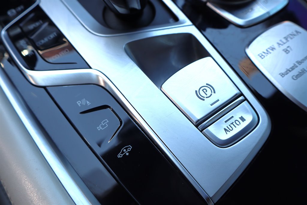 2020 BMW 750i - $44,995