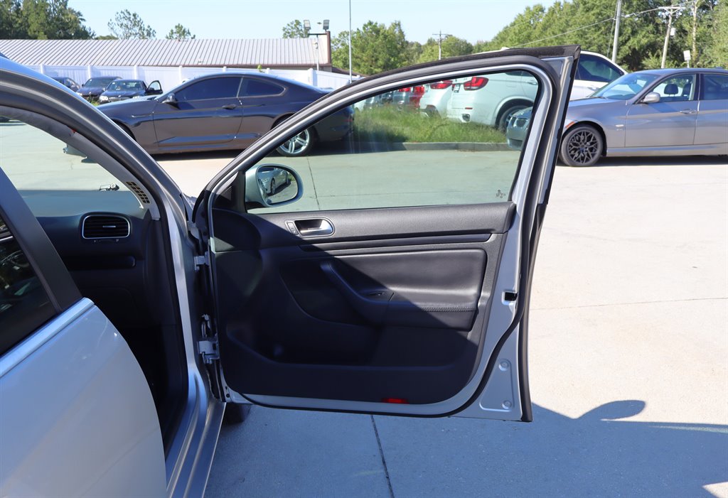 2010 Volkswagen Jetta - $7,995