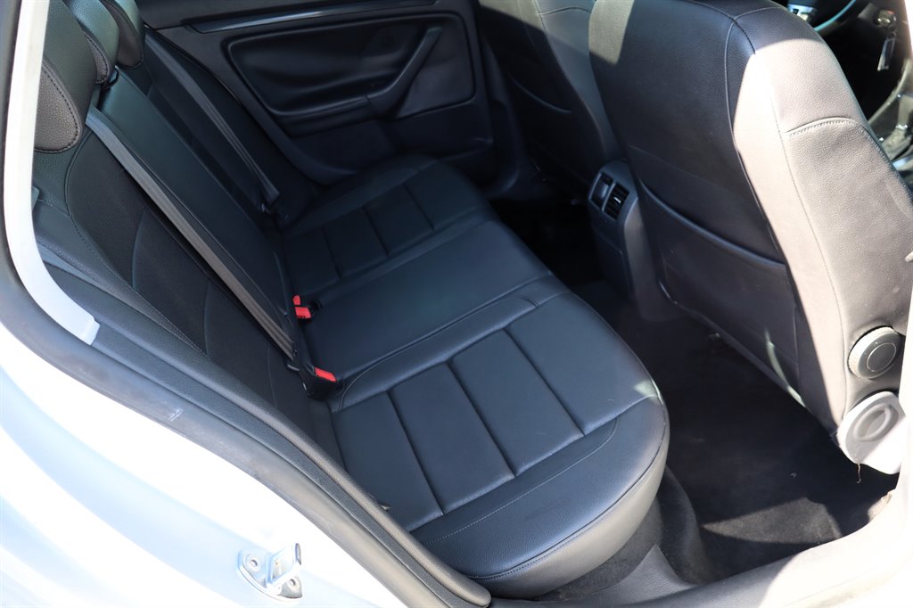 2010 Volkswagen Jetta - $7,995