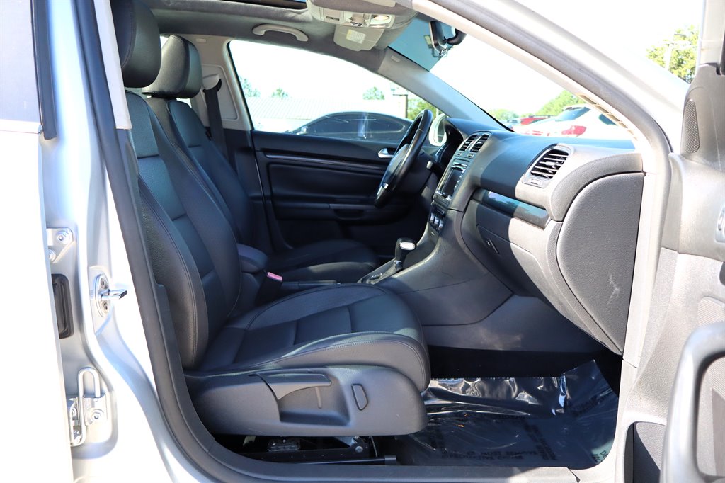 2010 Volkswagen Jetta - $7,995