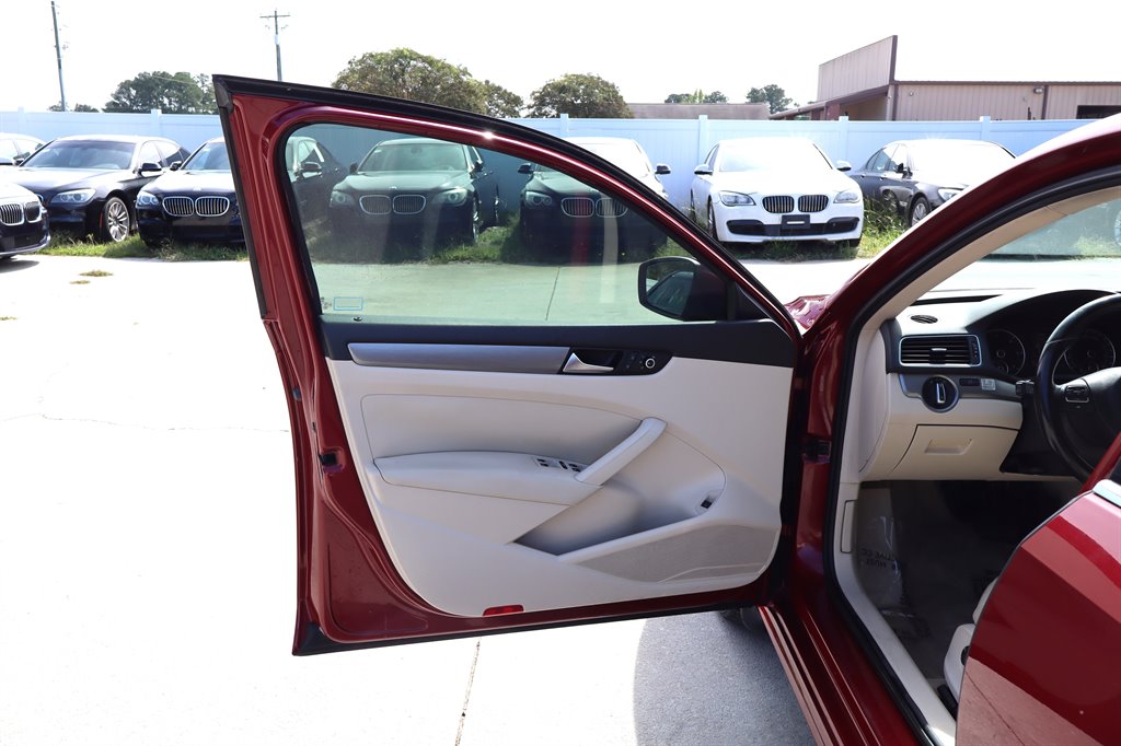 2015 Volkswagen Passat - $9,995
