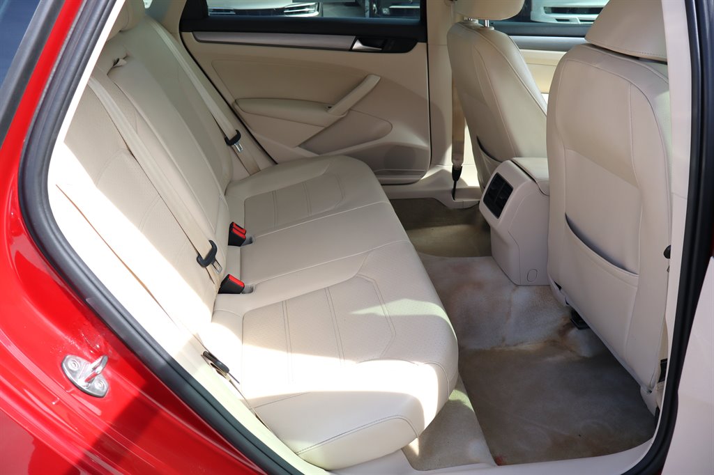 2015 Volkswagen Passat - $9,995