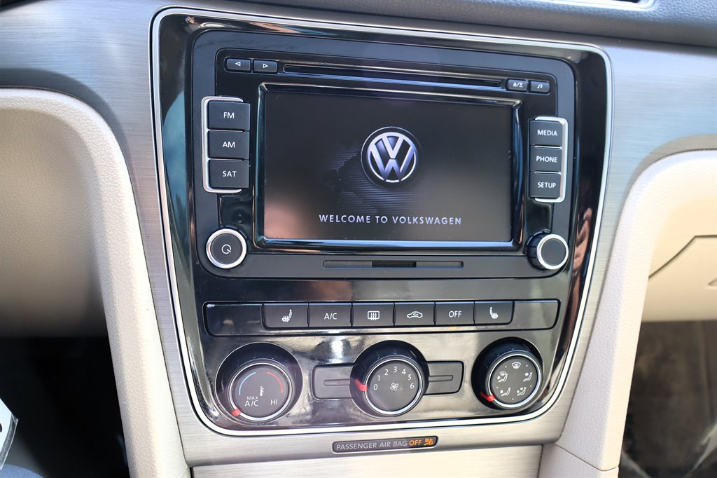 2015 Volkswagen Passat - $9,995