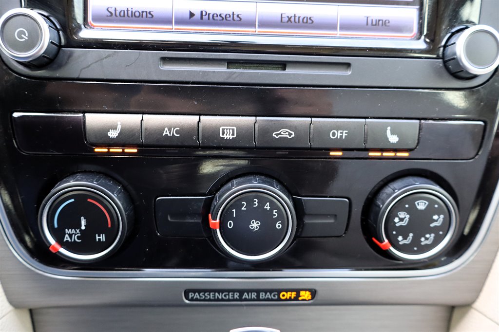 2015 Volkswagen Passat - $9,995