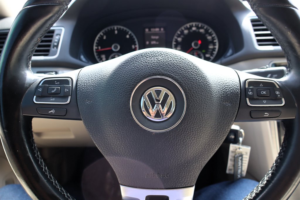 2015 Volkswagen Passat - $9,995