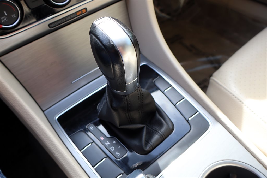 2015 Volkswagen Passat - $9,995