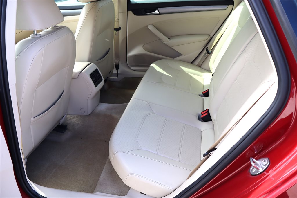 2015 Volkswagen Passat - $9,995