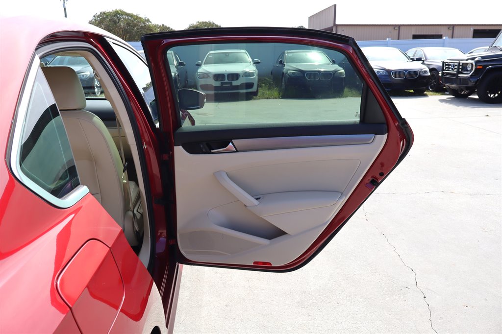2015 Volkswagen Passat - $9,995