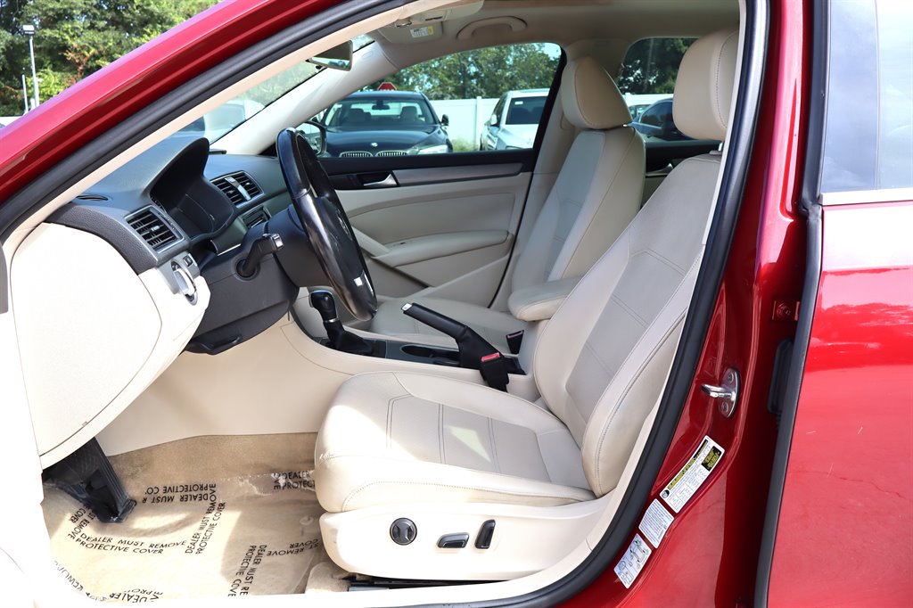 2015 Volkswagen Passat - $9,995