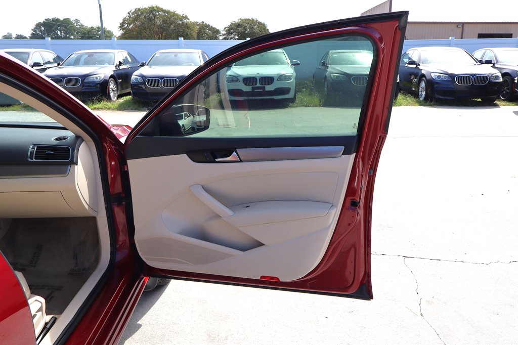 2015 Volkswagen Passat - $9,995