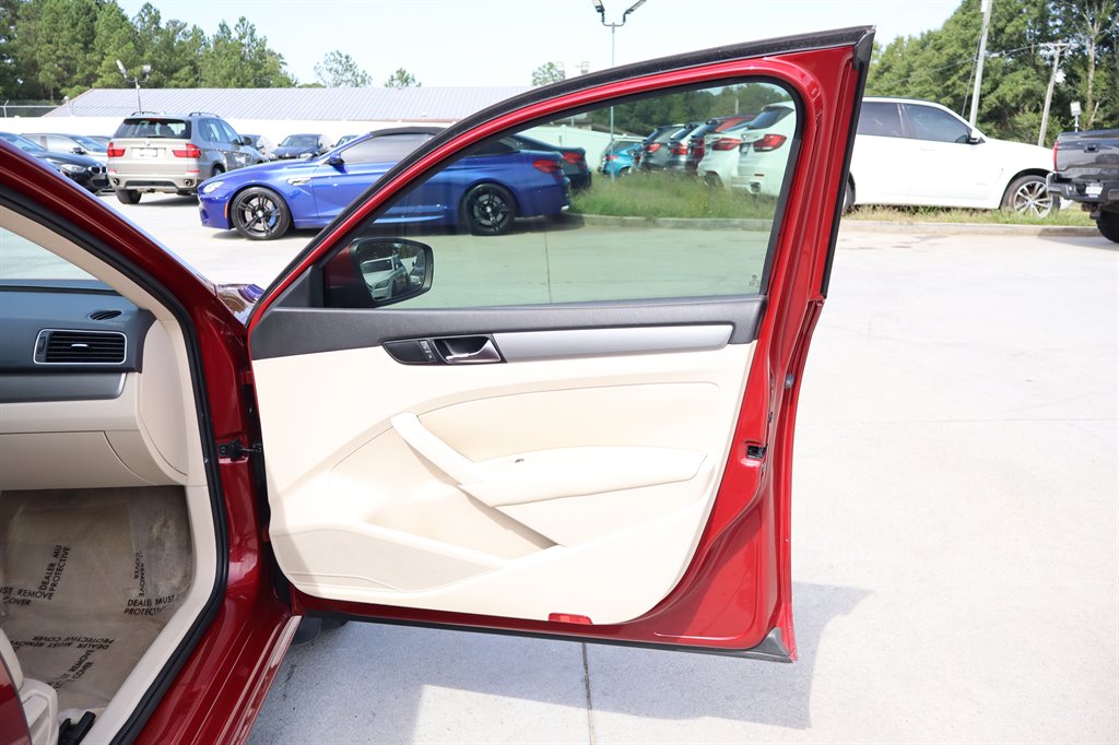 2015 Volkswagen Passat - $9,995