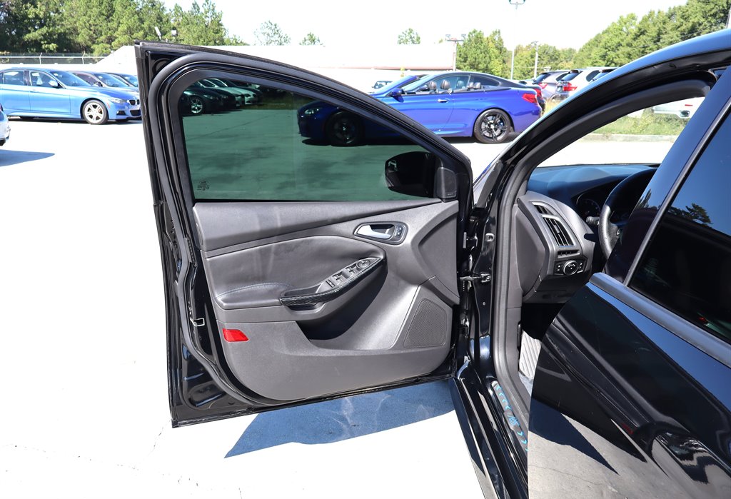 2017 Ford Focus - $17,995
