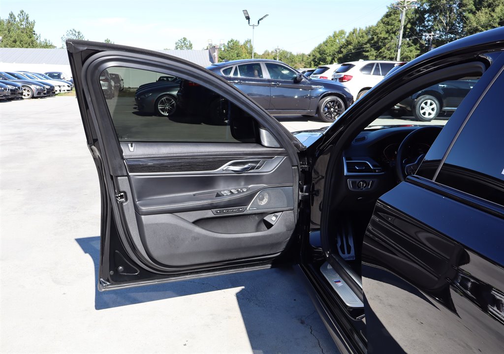 2020 BMW 750i - $31,995
