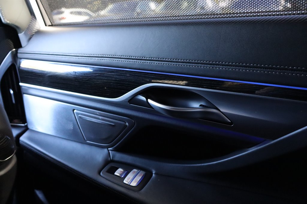 2020 BMW 750i - $31,995