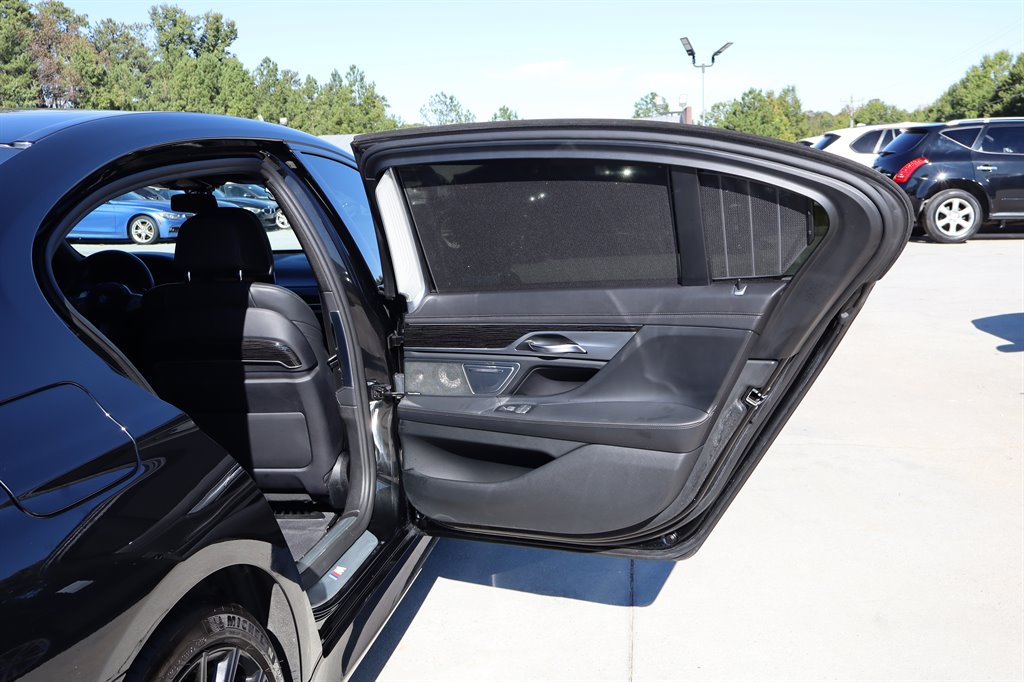 2020 BMW 750i - $31,995