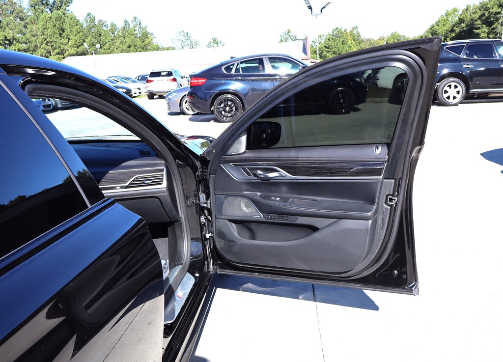 2020 BMW 750i - $31,995