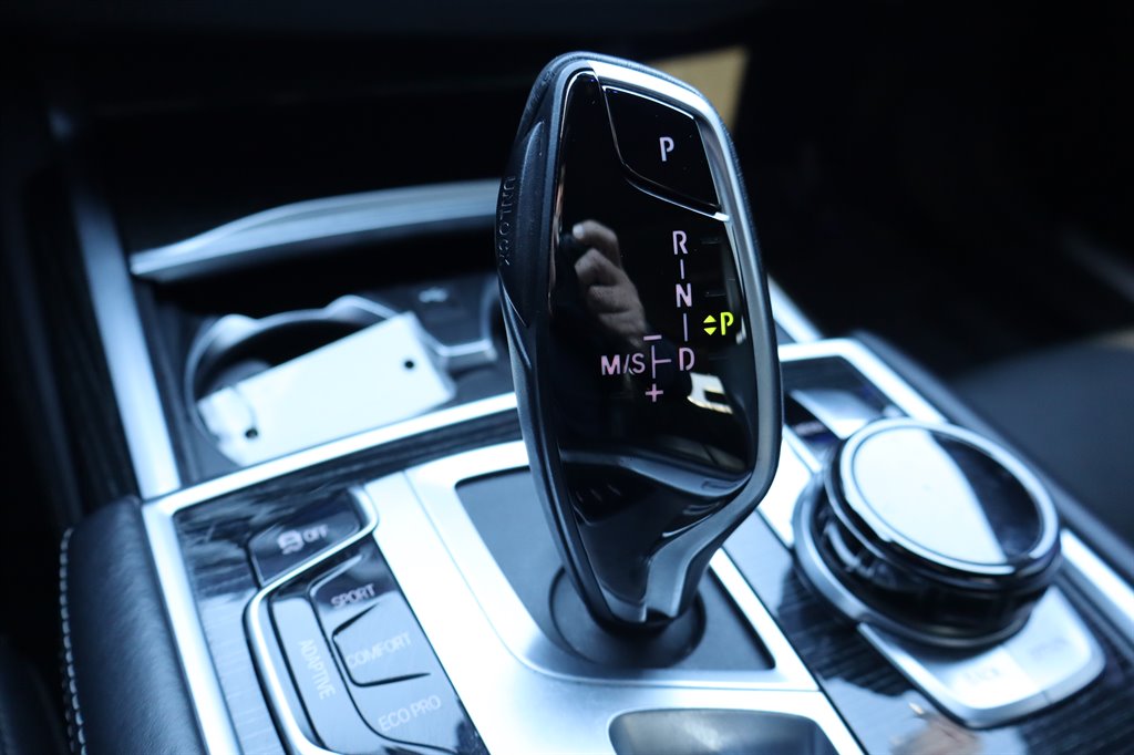 2020 BMW 750i - $31,995