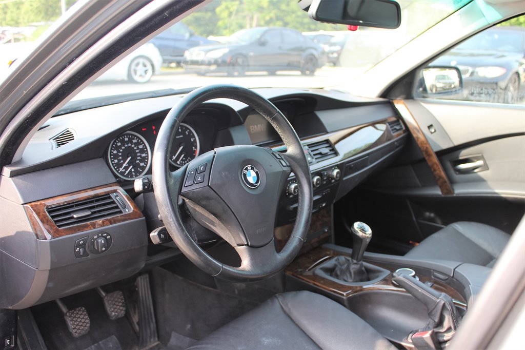 2006 BMW 5-Series 525i photo