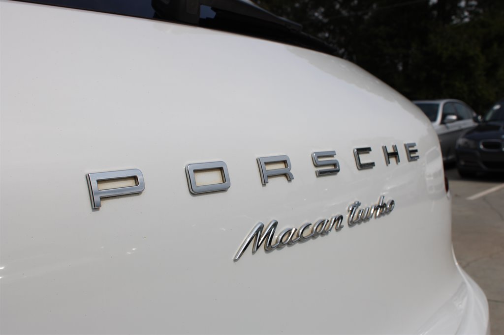 2015 Porsche Macan Turbo photo