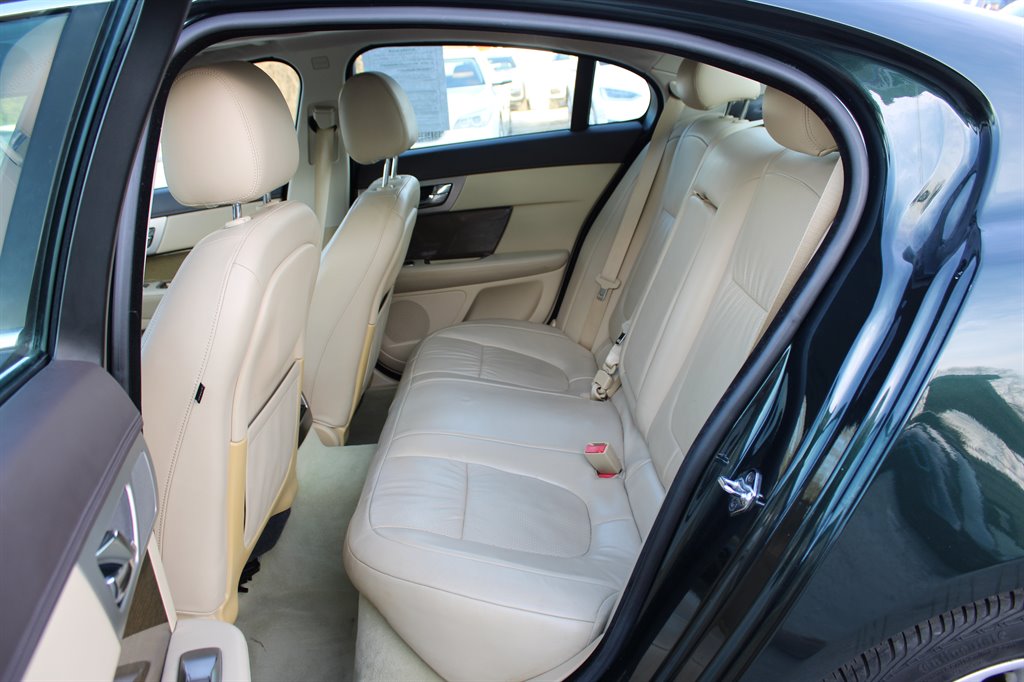 2009 Jaguar XF Premium Luxury photo