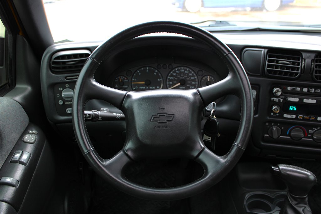 2002 Chevrolet Blazer LS photo
