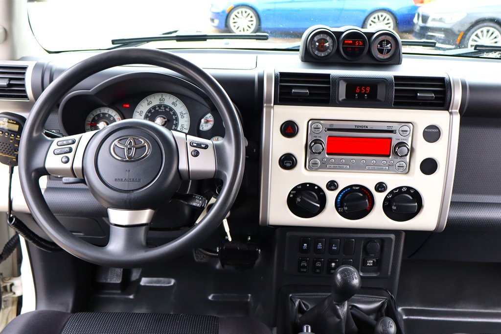 2013 Toyota FJ Cruiser photo