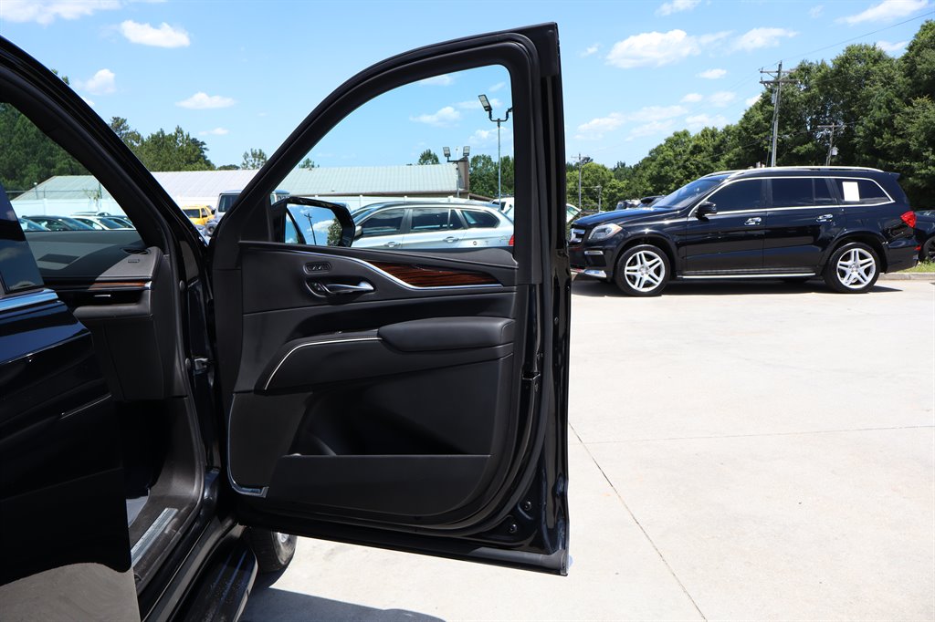 2021 Cadillac Escalade ESV Luxury photo