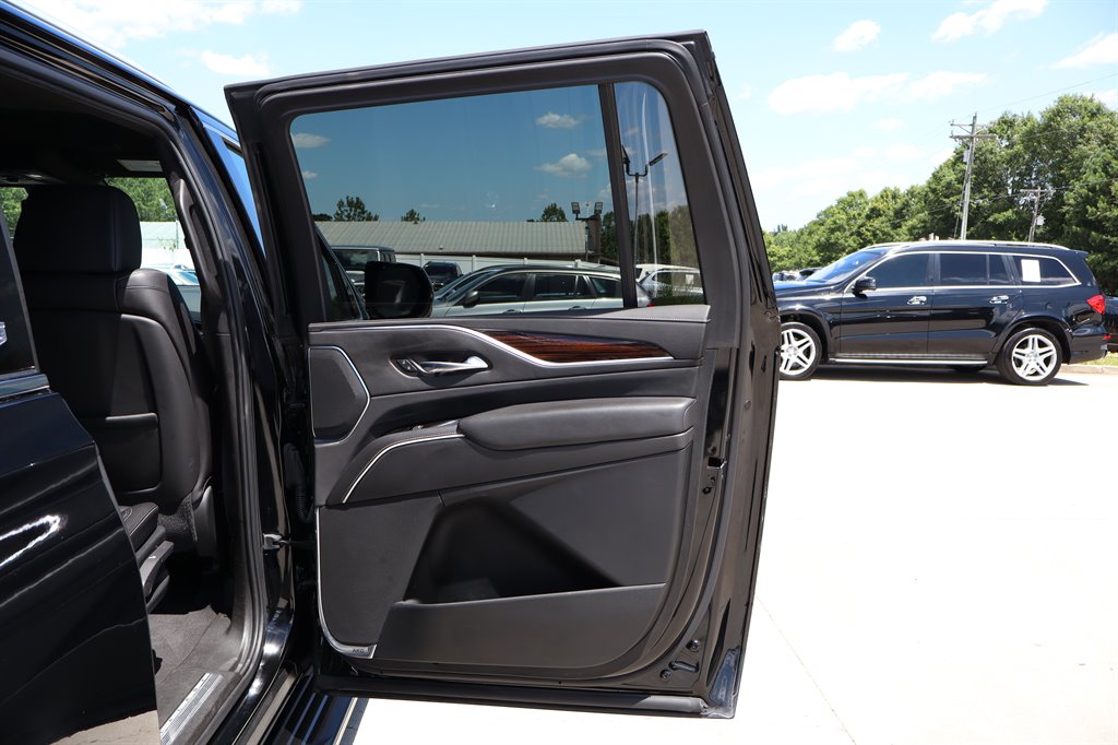 2021 Cadillac Escalade ESV Luxury photo