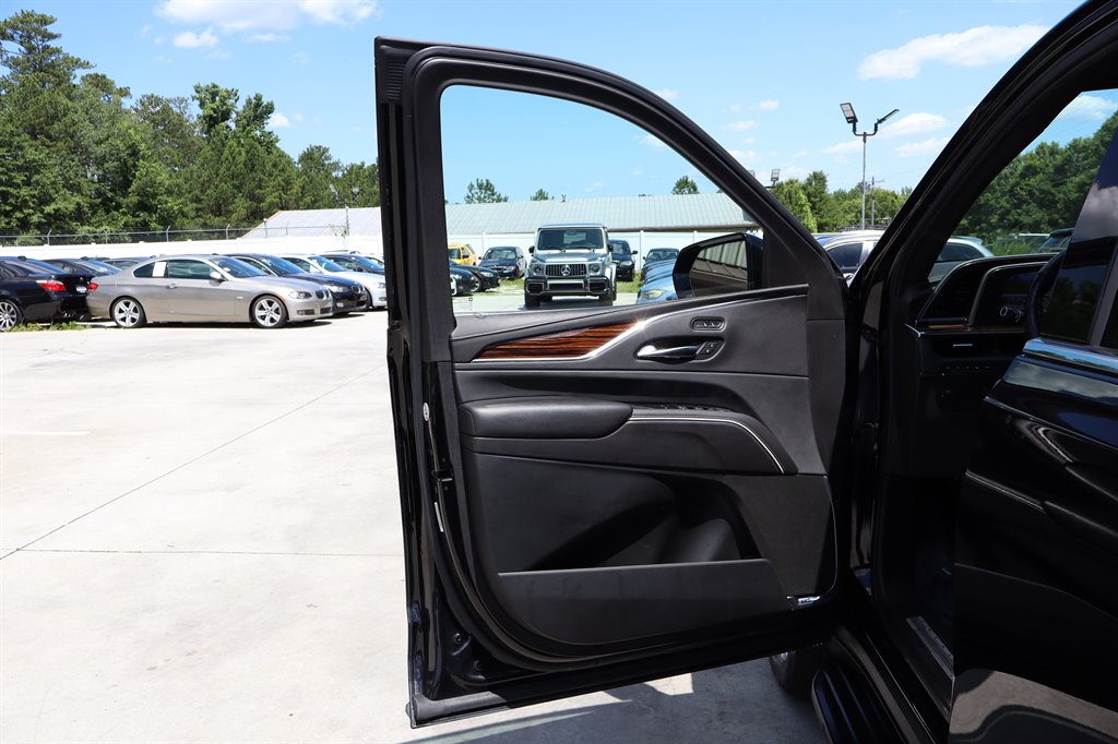 2021 Cadillac Escalade ESV Luxury photo