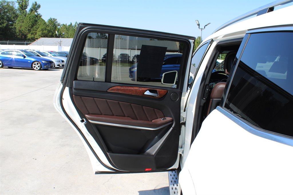 2014 Mercedes-Benz GL-Class GL550 4MATIC photo
