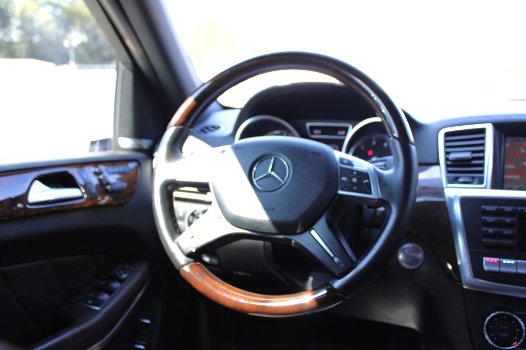 2014 Mercedes-Benz GL-Class GL550 4MATIC photo