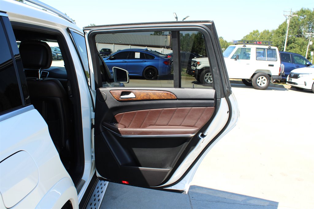 2014 Mercedes-Benz GL-Class GL550 4MATIC photo