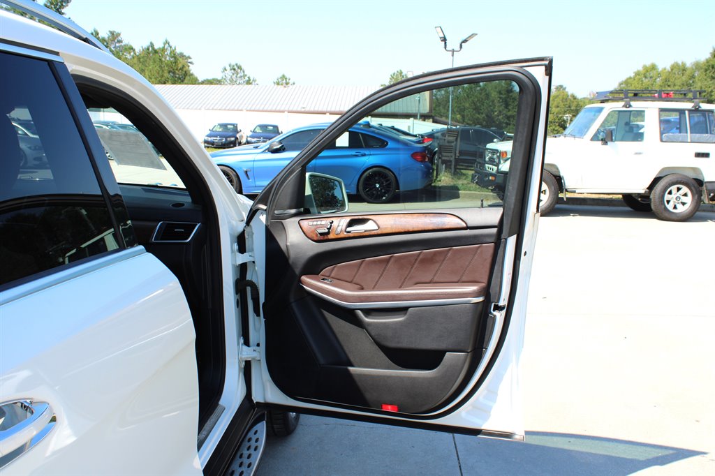 2014 Mercedes-Benz GL-Class GL550 4MATIC photo