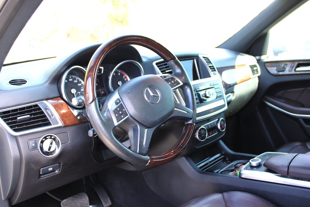 2014 Mercedes-Benz GL-Class GL550 4MATIC photo