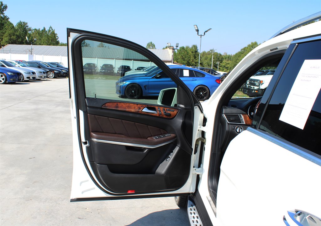 2014 Mercedes-Benz GL-Class GL550 4MATIC photo