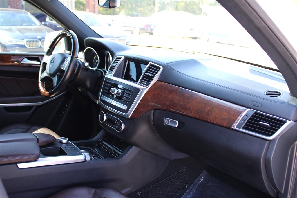 2014 Mercedes-Benz GL-Class GL550 4MATIC photo