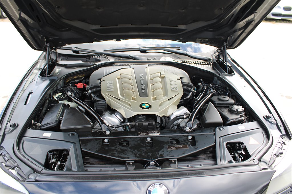 2011 BMW MDX 550i photo