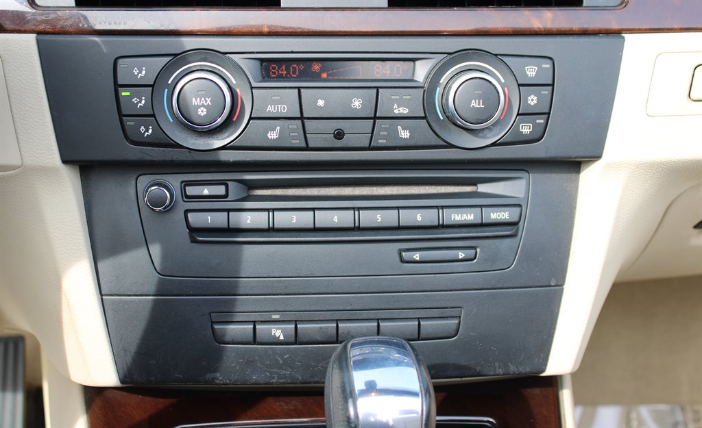 2012 BMW Legend 335i photo
