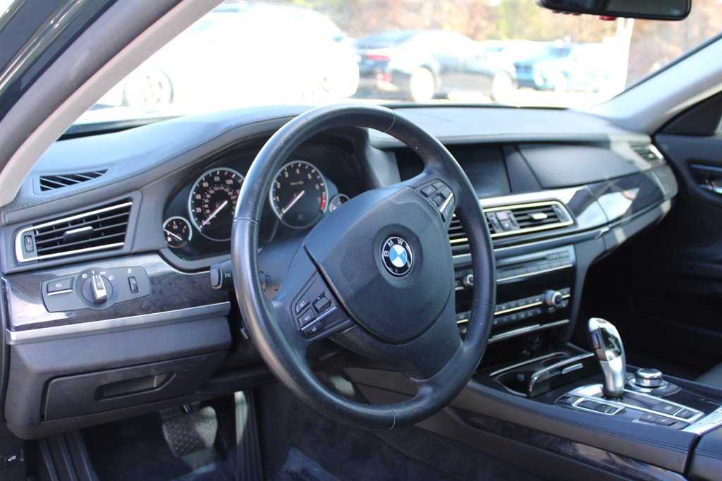2009 BMW 7-Series 750i photo