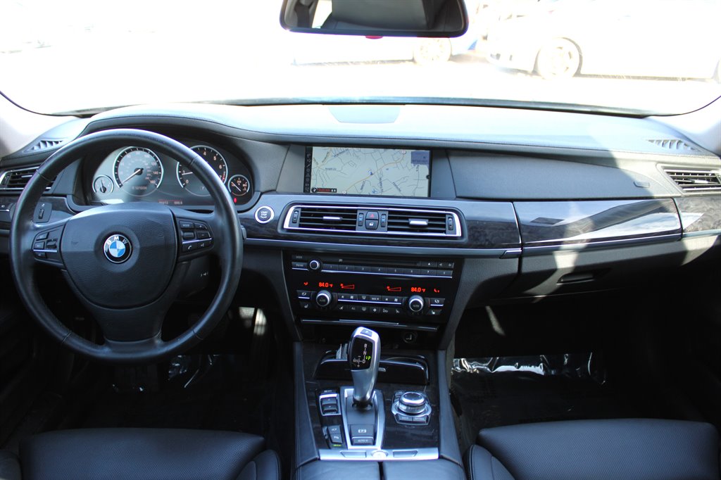 2009 BMW 7-Series 750i photo