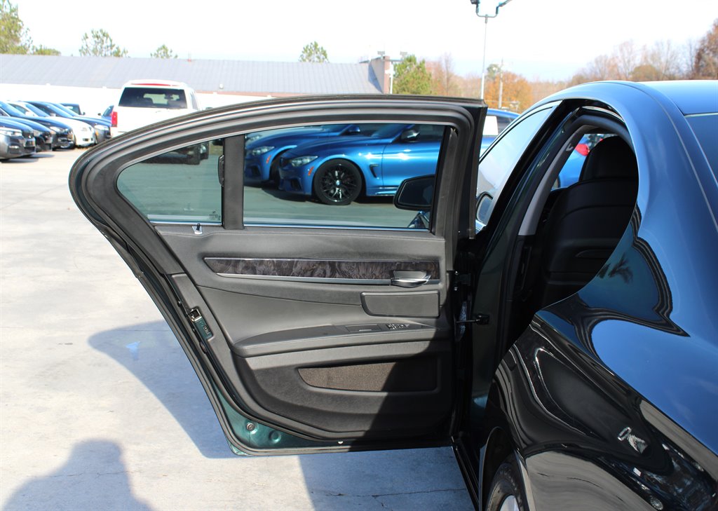 2009 BMW 7-Series 750i photo