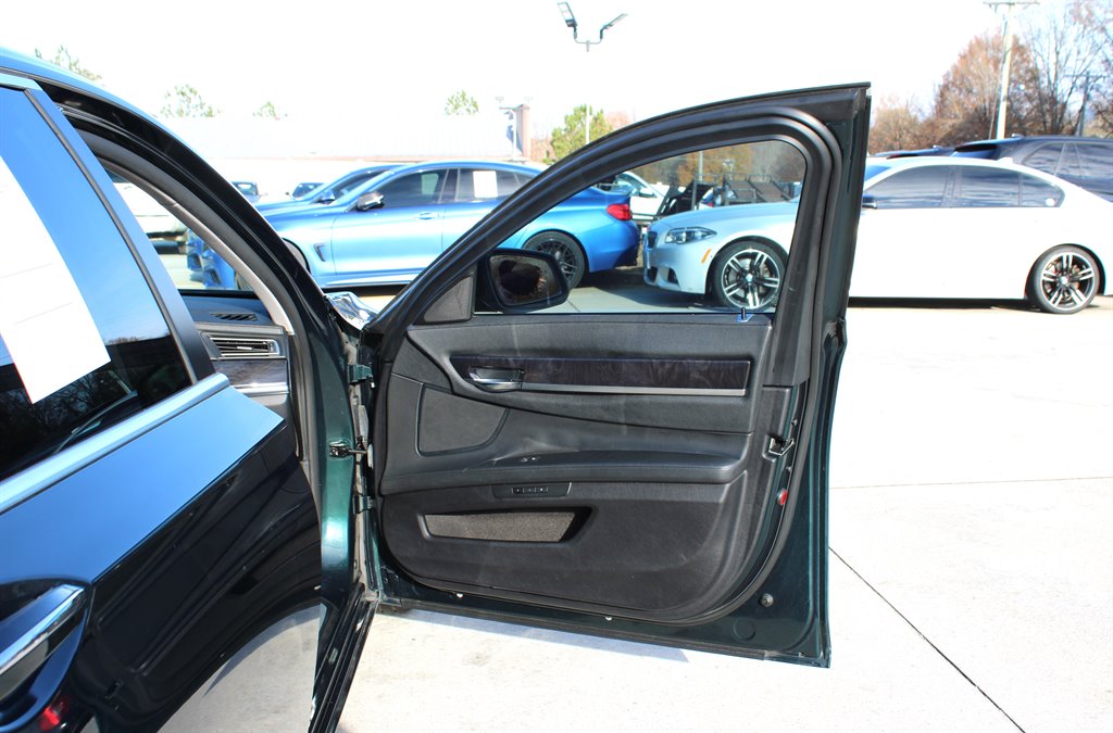 2009 BMW 7-Series 750i photo