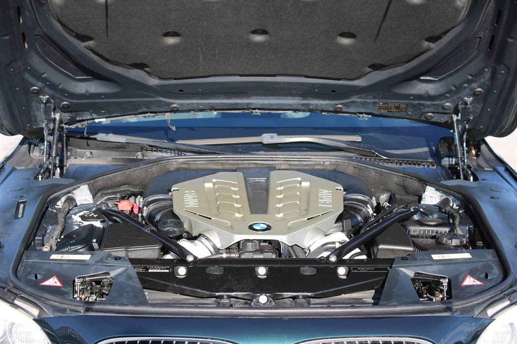 2009 BMW 7-Series 750i photo