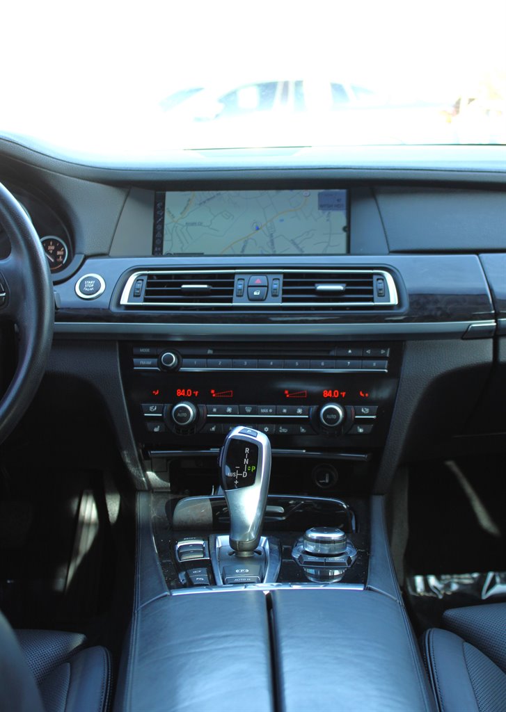 2009 BMW 7-Series 750i photo